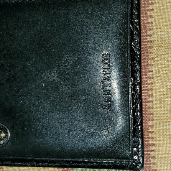 ANN TAYLOR Black Faux Snakeskin Embossed Wallet - Picture 7 of 9